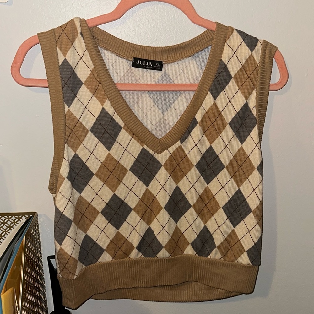 This is a cute pull over vest that is lightweight so it won’t make you too hot💕